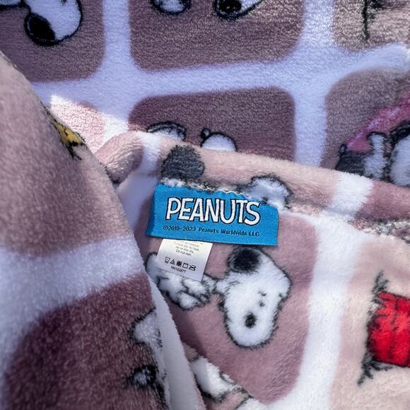 Peanuts Snoopy Woodstock Valentines 60 x 70 PURPLE Throw Blanket Hearts Love NWT - Picture 7 of 10